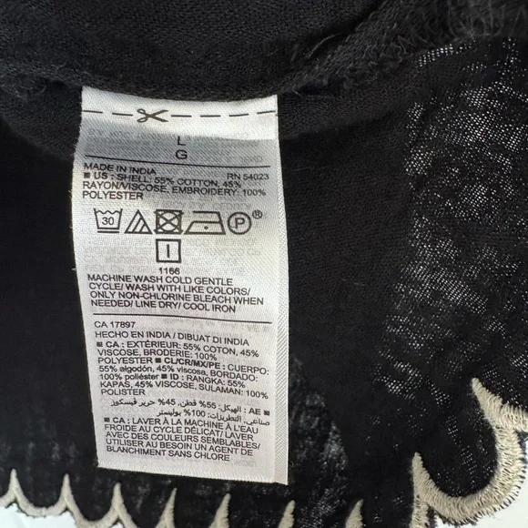 Old Navy Black Blouse with White Floral Embroidery - Picture 6 of 6